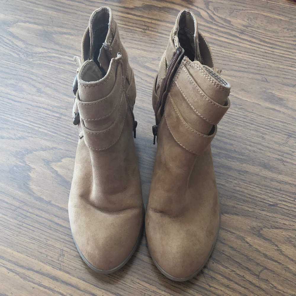 Express boots size 8